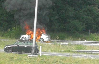 Buktinja na autocesti: Auto se zapalio kod čvora Ivanja Reka