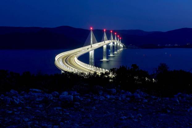 Pelješki most večer uoči službenog otvaranja 