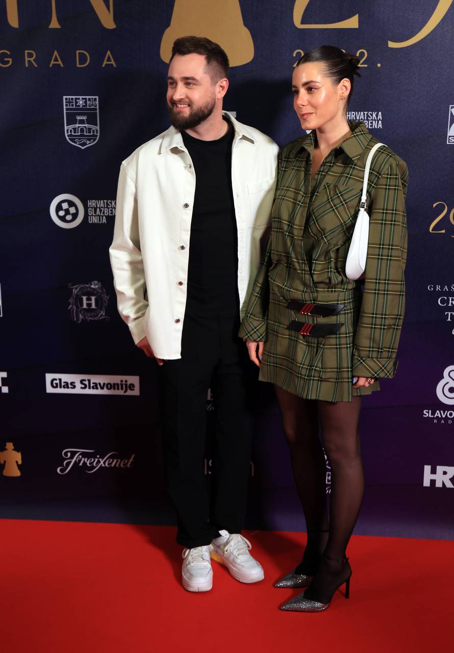 Osijek: Dolazak poznatih na dodjelu diskografske nagrade Porin