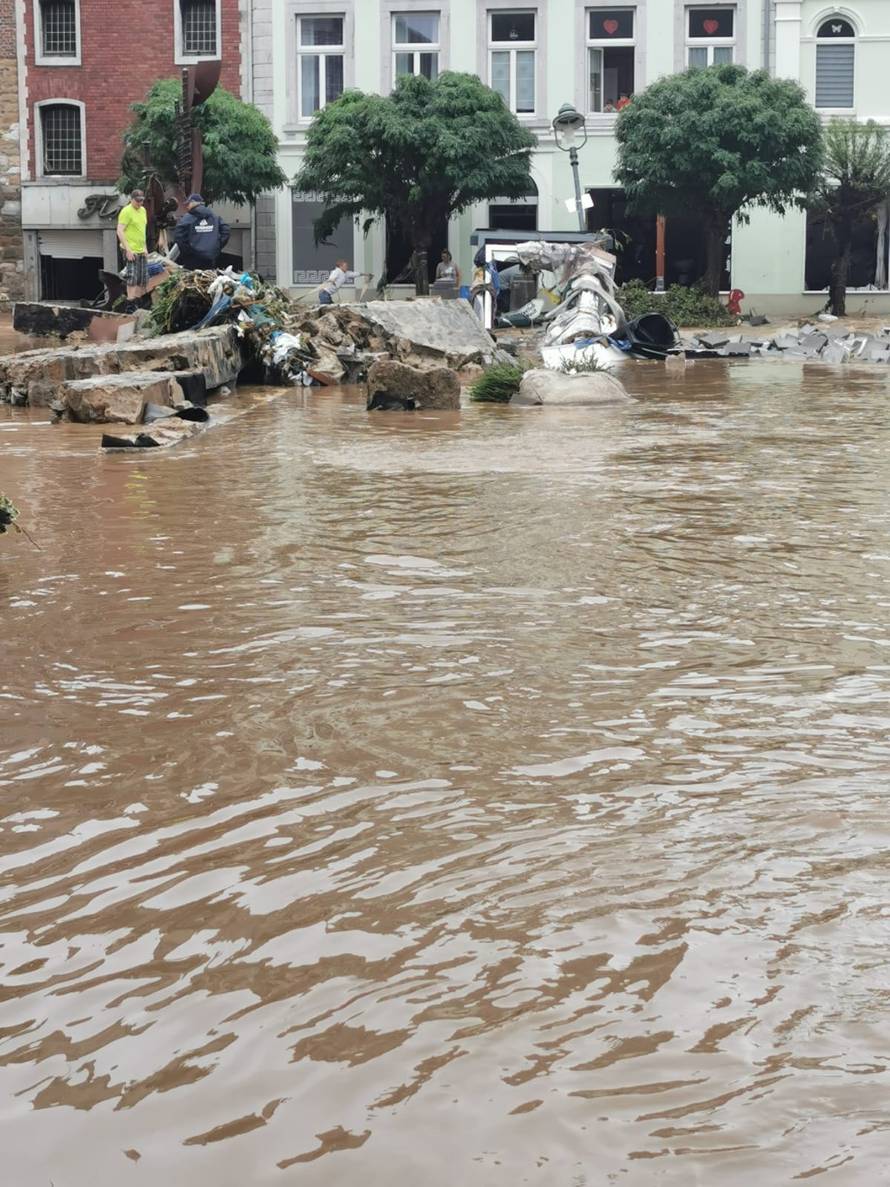 Kaotično stanje u Njemačkoj i Belgiji: Najmanje 42 mrtvih, na desetke nestalih u  poplavama