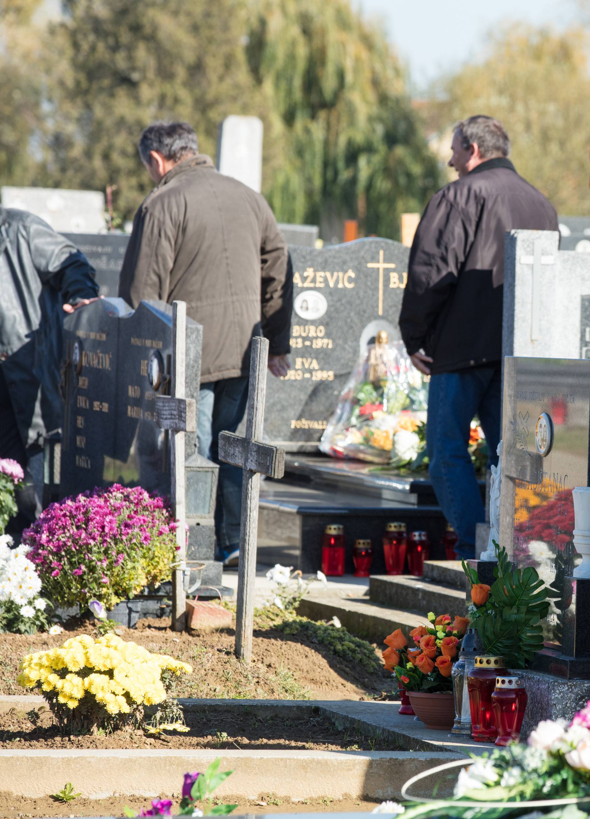 Dan je Svih svetih: Pogledajte fotografije s hrvatskih groblja