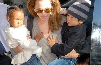 Angelina Jolie i Brad Pitt usvajaju kćerkicu iz Burme