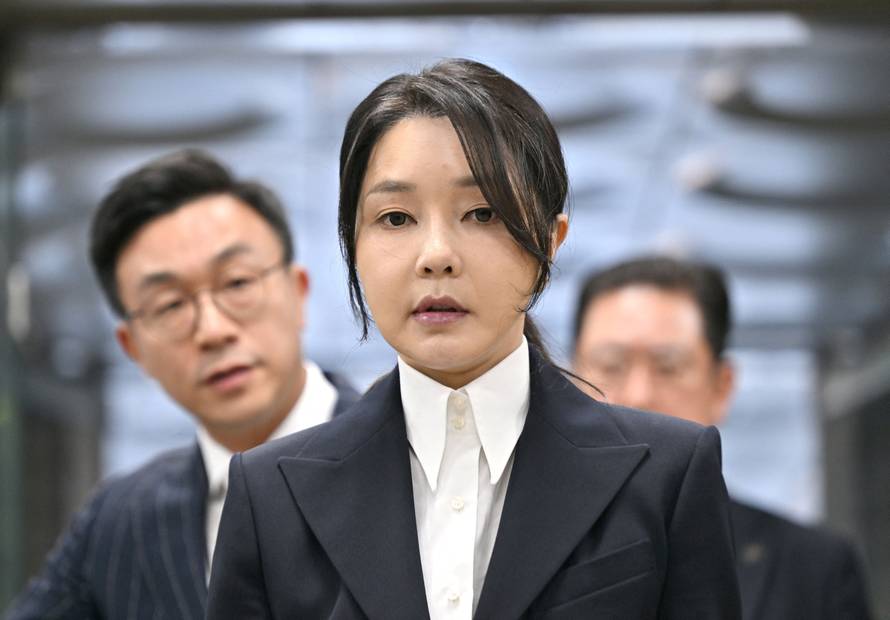South Korea's former first lady Kim Keon Hee arrives at a court to attend a hearing to review her arrest warrant, in Seoul
