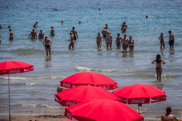 Gužva na splitskim Bačvicama