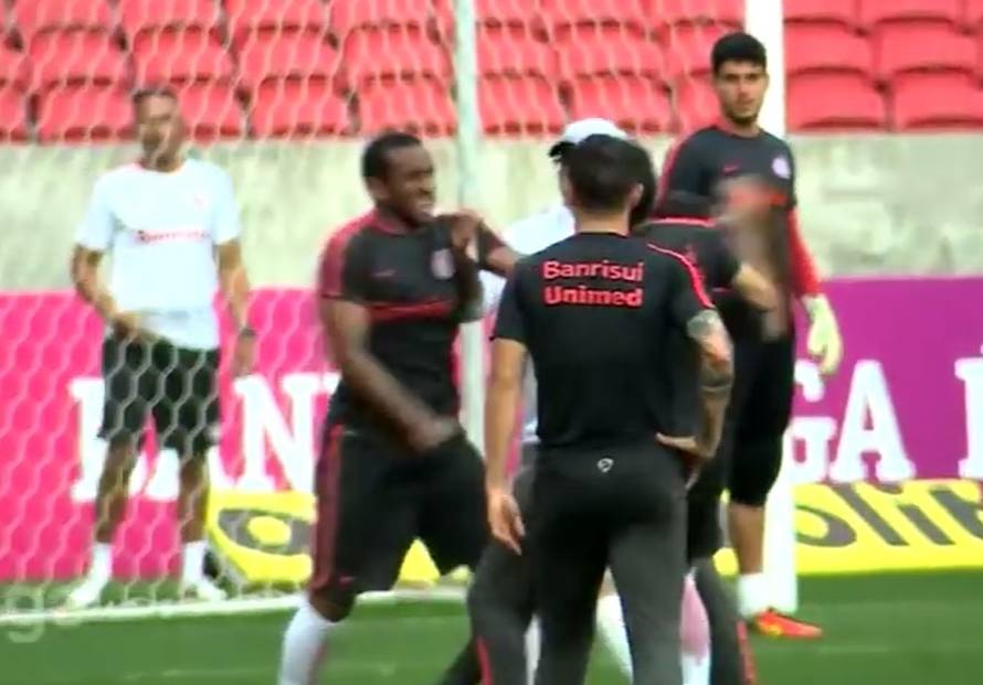 Kaos u Internacionalu: Bivši as Uniteda razbio je nos suigraču