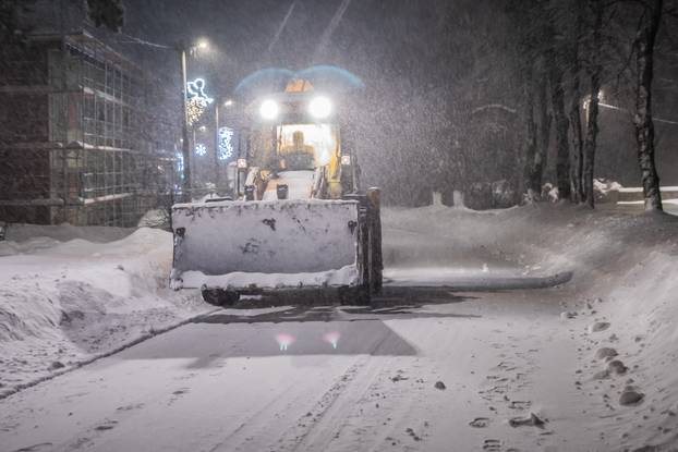 Snježni ugođaj u Gračacu