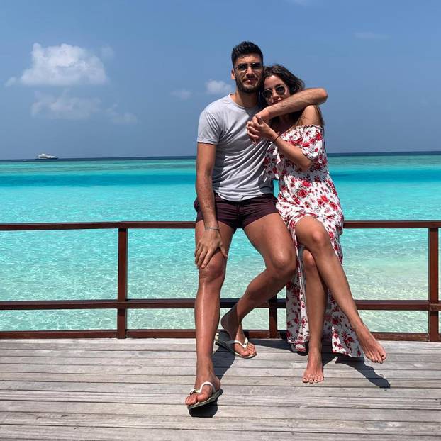 FOTO Livakoviću zatvorio put do gola, ona mu je velika podrška