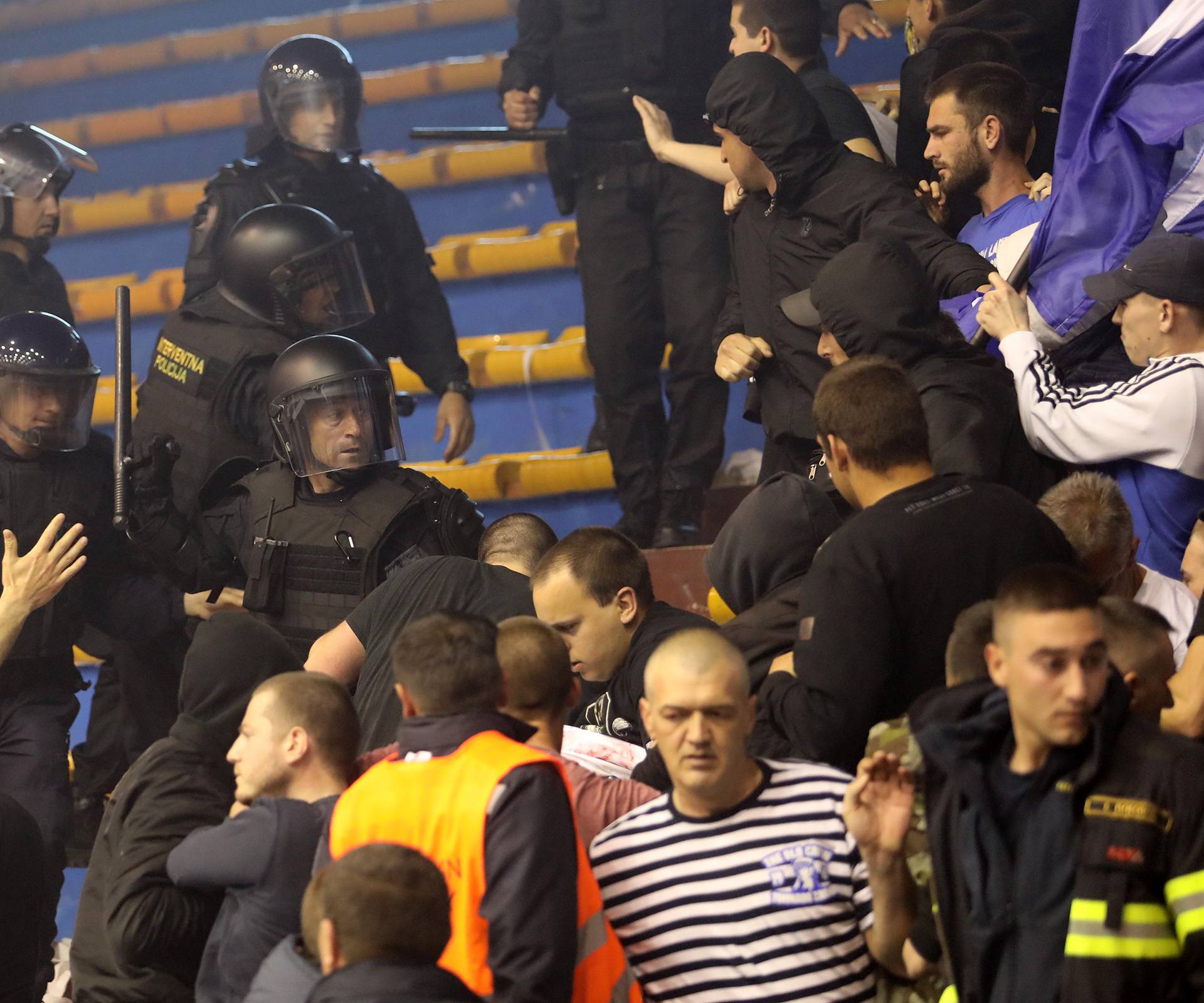 Kaos u Jazinama: Policija je pendrecima krenula na Tornado