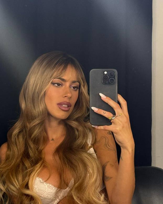 Svjetski prvak ljubi atraktivnu pjevačicu. Uskoro će se vjenčati