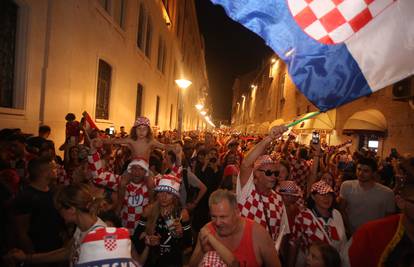 Doček Vatrenih na Trgu, pa po odlikovanja na Pantovčak