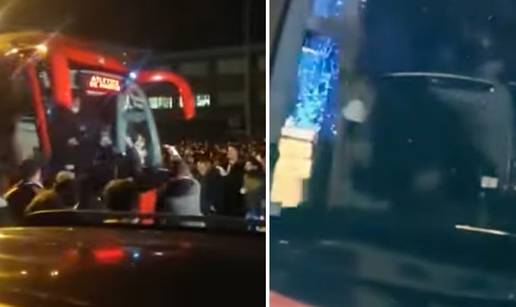 VIDEO Navijači Sociedada napali bus s igračima Atletica! 'Cholo' poludio i uzvratio okupljenima