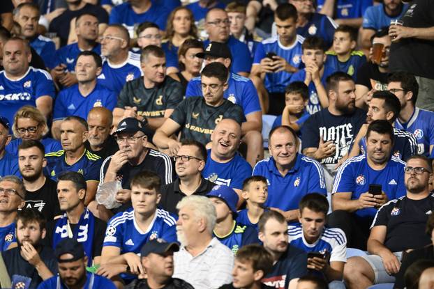 Atmosfera na Maksimiru tijekom susreta play-offa Lige prvaka između Dinama i Qarabaga