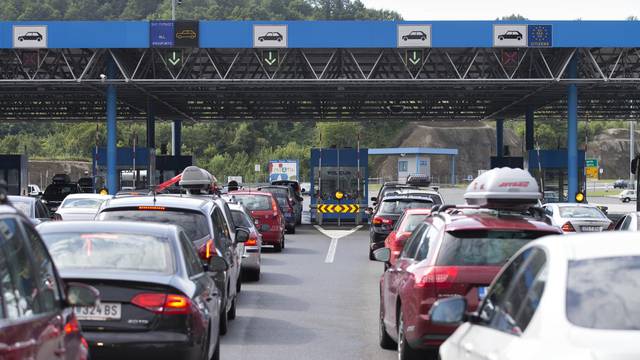 Na Macelju se čeka i dva sata, na Bregani kilometarske kolone