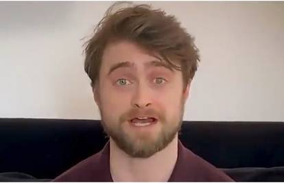 Fanovi su oduševljeni: Radcliffe čita 'Harryja Pottera' s kauča
