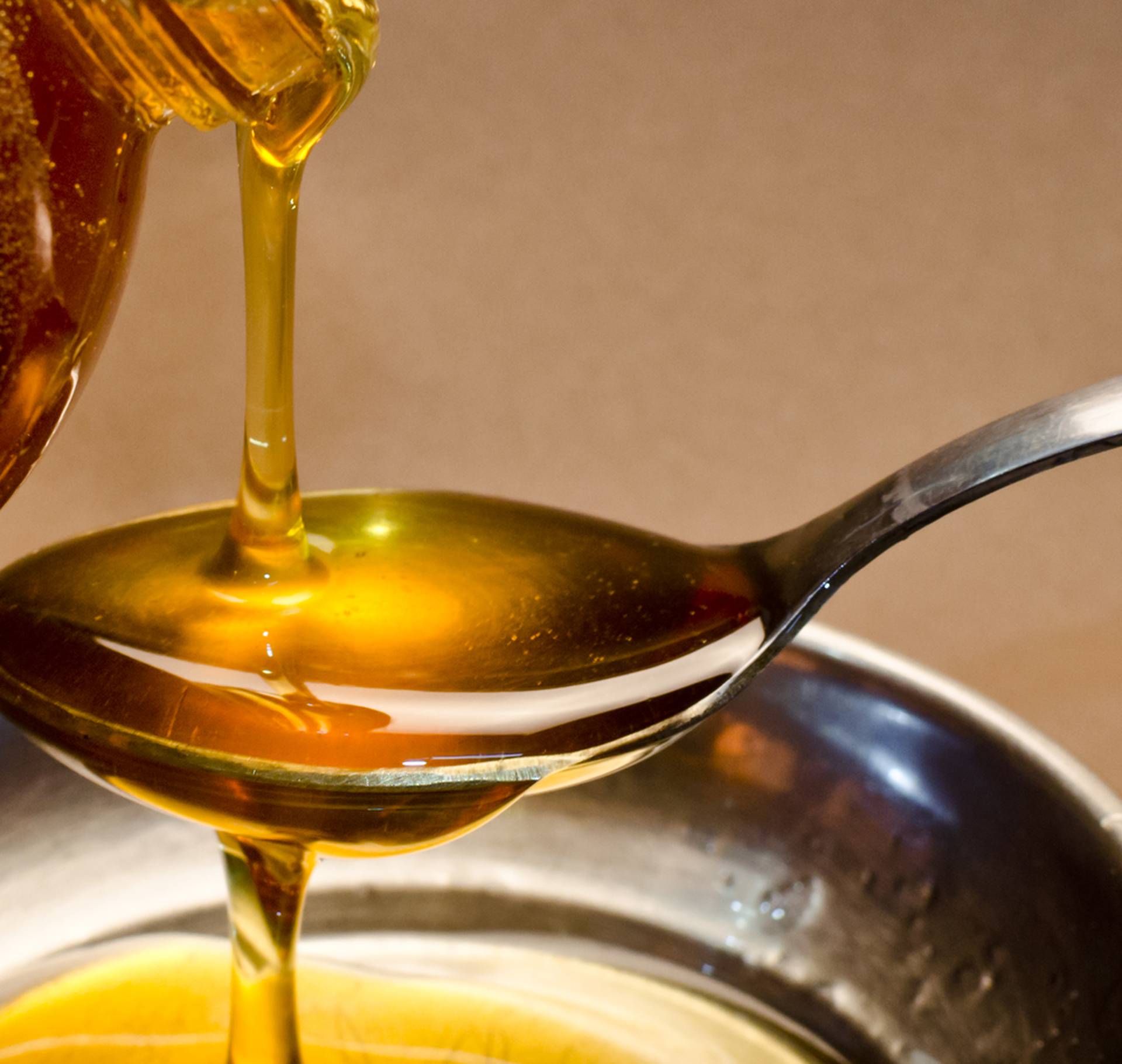 Glavobolja će brzo prestati uz ovaj lijek od meda i češnjaka