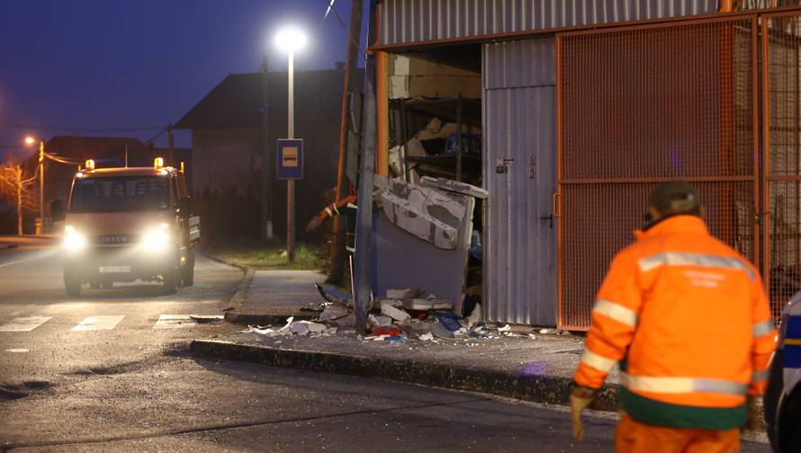 Mladić sletio s ceste i zabio se u skladište, na mjestu poginuo