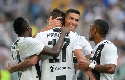 'Snagator' Mandžo na leđima nosi dvojicu, Ronaldo se smije