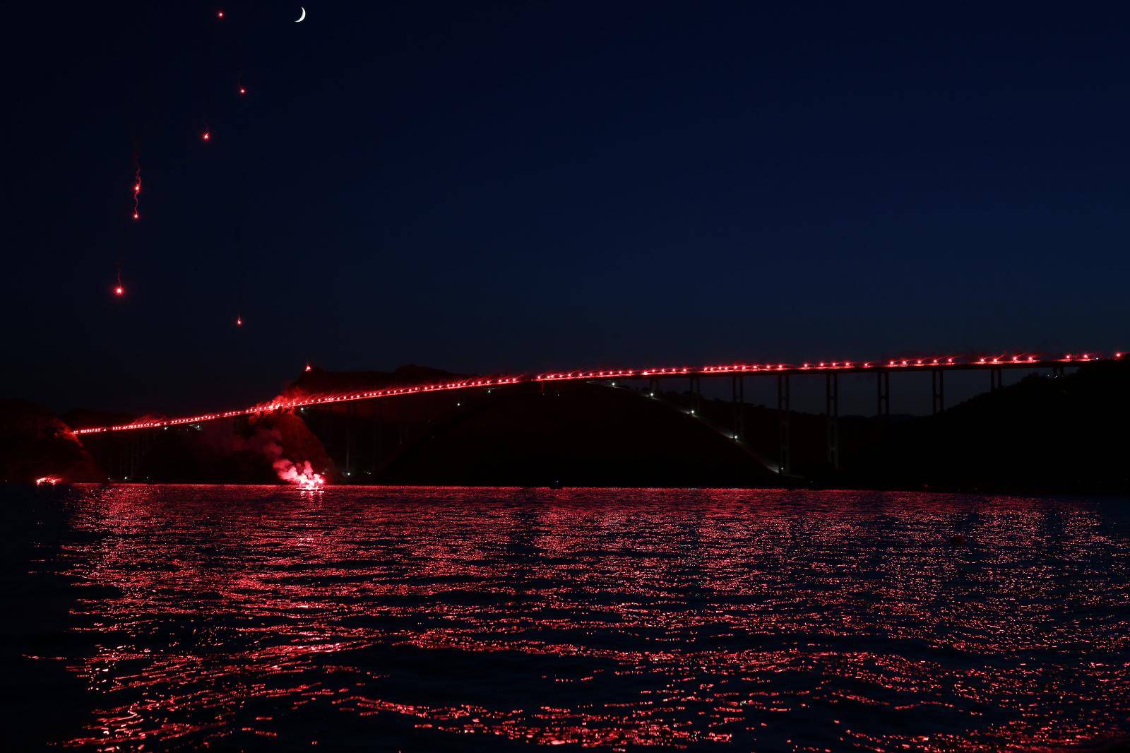 Tradicionalana Armadina bakljada na KrÄkom mostu