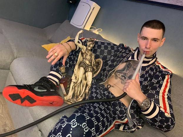 FOTO 'Ruski Popaj' mogao bi izgubiti obje ruke zbog teške infekcije: Ubrizgava kemikalije!