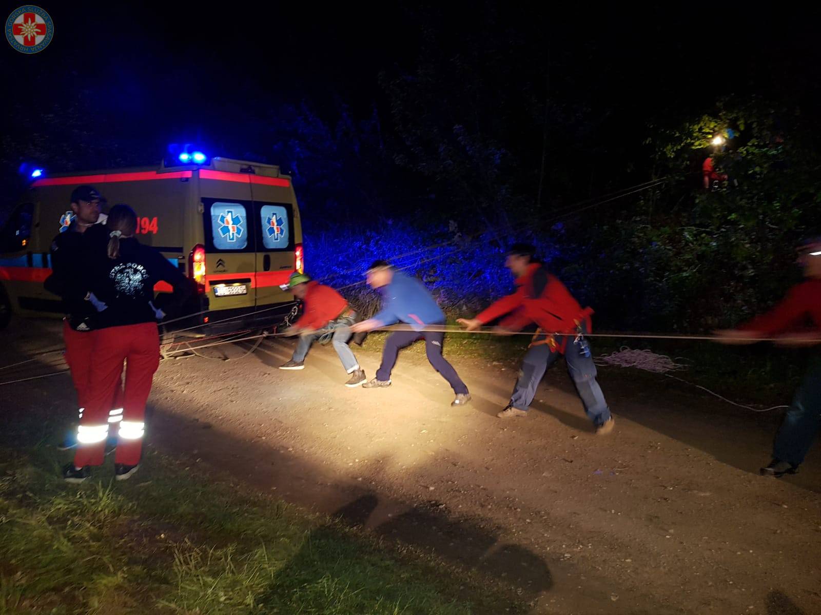 Buggyjem sletjeli u provaliju od 60 metara na Medvednici, HGSS ga izvlačio uz pomoć užadi