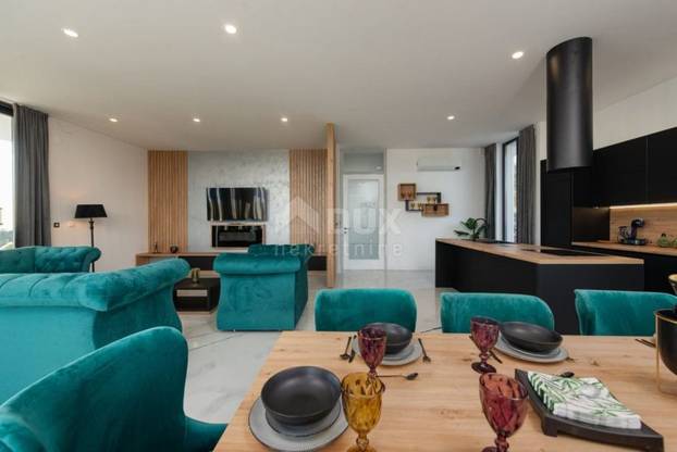 Pogodite koliko košta: Dvojna vila u blizini Novalje ima bazene, roštilj i teniski teren...