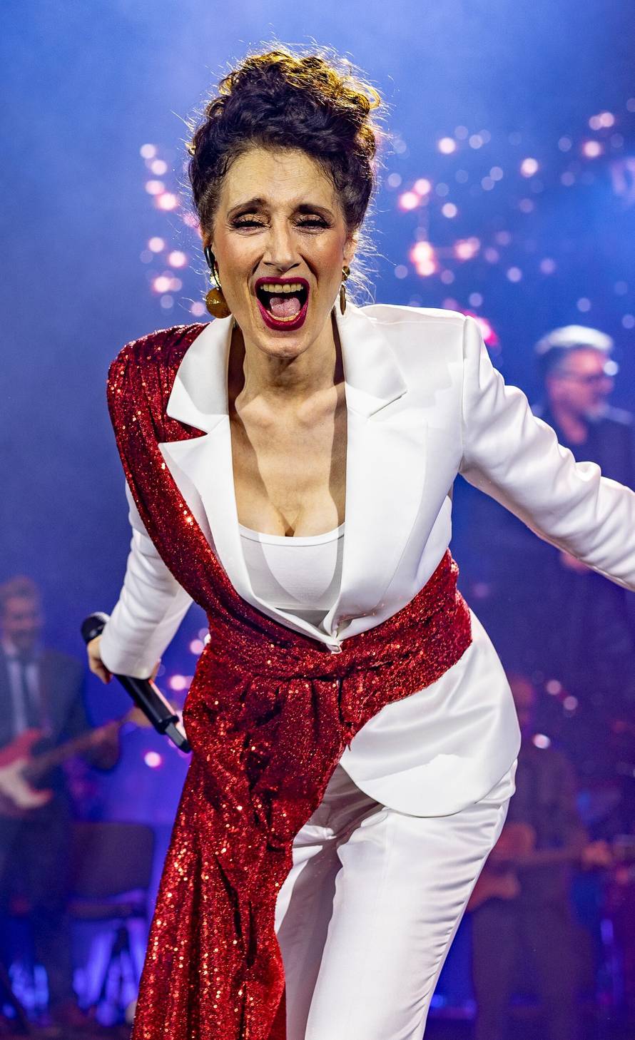 Znaš li tko sam? Željela je biti učiteljica, ali glazbeni geni su kod nje kasnije prevladali...