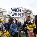 Prosvjed u Sarajevu: 'Nabavite nam cjepivo, ljudi umiru'
