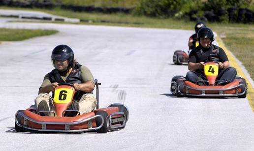 Izašao iz karting auta pa mu drugi auto slomio ruku