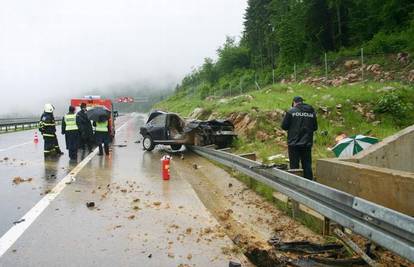 Na autocesti kod Otočca u nesreći poginuo muškarac