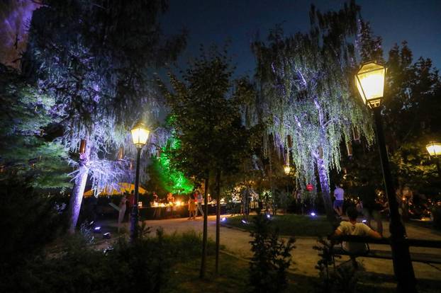 Zagreb: Noćni ugođaj u parku Bele IV. uz svjetlosno-zvučnu instalaciju