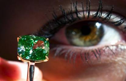 Zeleni dijamant u Ženevi prodali za 14,8 milijuna kn