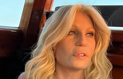 Jesu li botoks i fileri prošlost ili je sve stvar dobrog svjetla? Donatella iznenadila izgledom