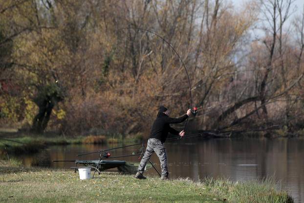 Sunčan dan na jezeru Savica