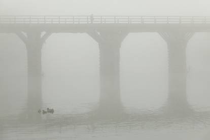 FOTO Mjesto Bisko je 'nestalo' pod gustom maglom, Karlovac je izgledao kao u bajci...