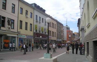 U pizzeriji se polio benzinom i skoro zapalio