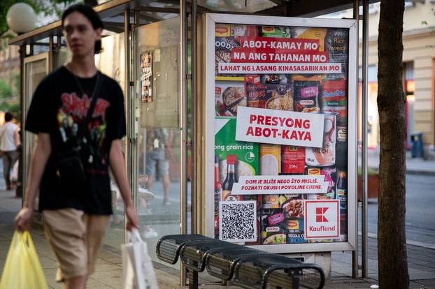 Reklama na filipinskom jeziku u centru Zagreba