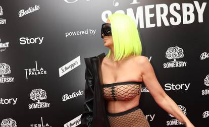 Beograd: Jelena Karleuša neobično odjevena na partyju časopisa Story 