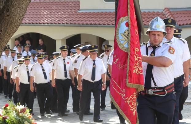 Omiš: Sprovod bivšeg vatrogasnog zapovjednika Drage Lelasa