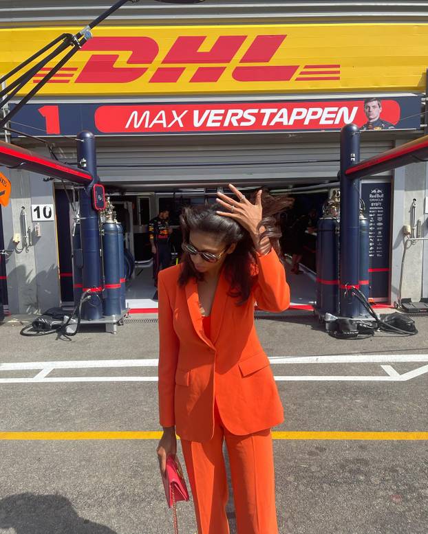 FOTO Bivša misica želi preuzeti Formulu 1: 'Cilj mi nije pobjeda'