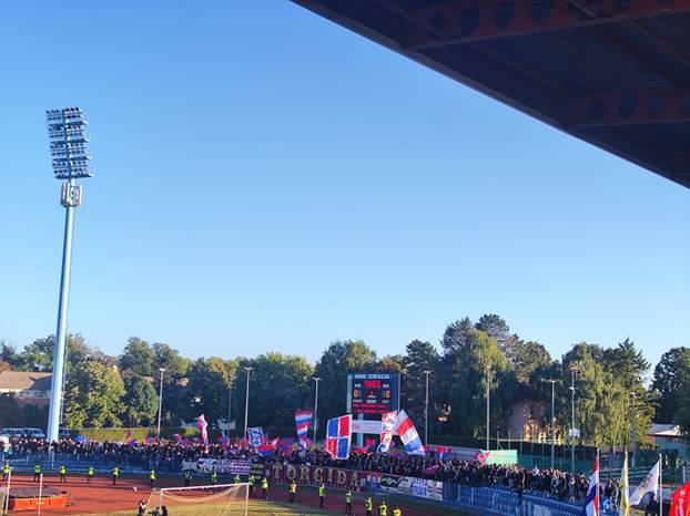 FOTO Splitski navijači preplavili sve tribine, obilježja Hajduka ukrasila stadion u Vinkovcima