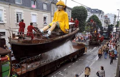 Goleme marionete krenule na turneju po Francuskoj