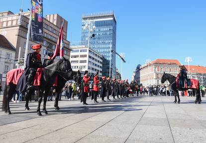 Zagreb: Dan kravate na Trgu bana Josipa Jela?i?a