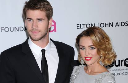 Pjevačica Miley Cyrus udala se za Hemswortha u tajnosti?
