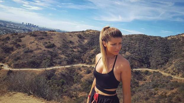 FOTO Paklena je za volanom, a tek kad skine gaćice i grudnjak