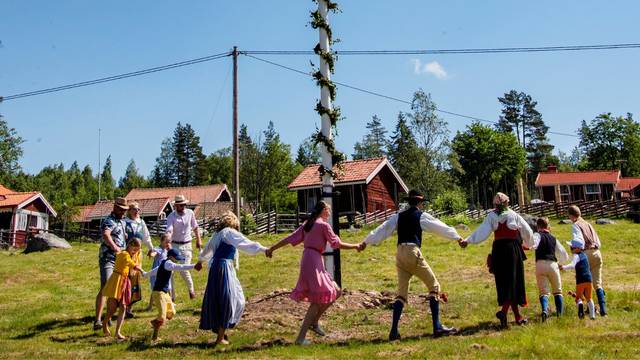 Midsummer u Švedskoj: Sve je u znaku cvijeća, rakije, prirode i ljubavi - slave ljetni solsticij