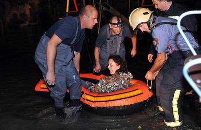 U Javorju pomaže vojska, evakuirali su i trudnu ženu