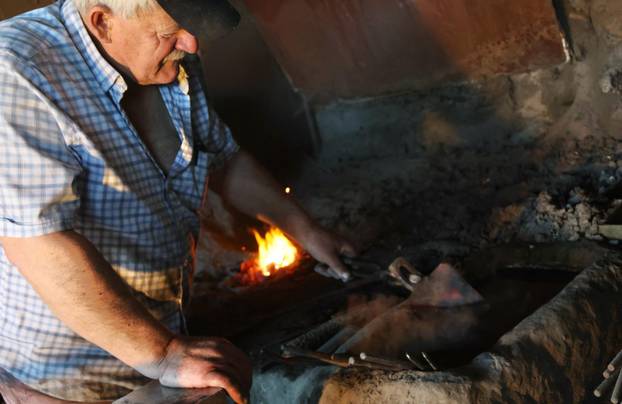 Kovač Nediljko Nogalo iz Slivnog kod Imotskog