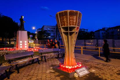 Split: U Vukovarskoj ulici upaljene svijeće na spomendan pada Vukovara