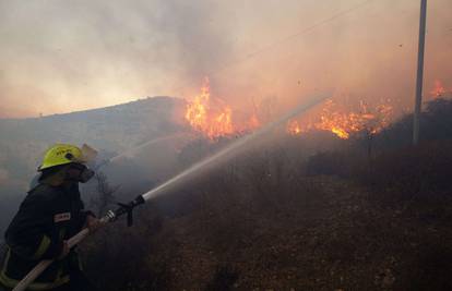 Vatrogasci su požar u Izraelu gotovo stavili pod nadzor