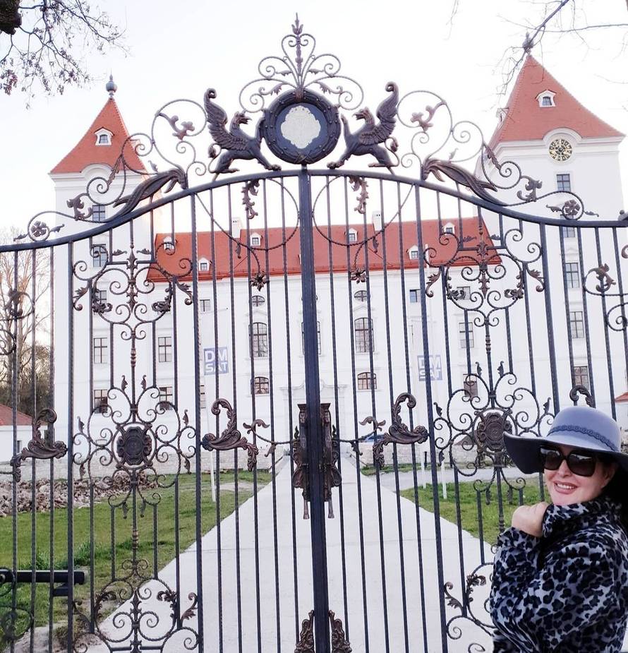 Dragana Mirković stiže u Arenu: Pjevačica živi u dvorcu u Beču vrijednom oko 50 milijuna eura